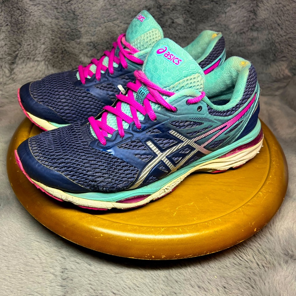 Women’s size 8.5 ASICS Gel Cumulus 18